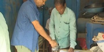 କାର୍ଡ଼ କଟିଯିବା ଭୟରେ E-KYC ପାଇଁ ଲମ୍ବା ଲାଇନ୍