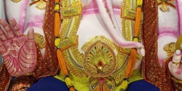 ପୂଜା ପାଉଛନ୍ତି ତିନି ମହଲା ଉଚ୍ଚତାର ଗଣେଶ ମୂର୍ତ୍ତି