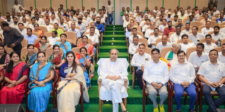 ନୟାଗଡ ଜିଲ୍ଲାର କର୍ମକର୍ତ୍ତାଙ୍କୁ ଭେଟିଲେ ନବୀନ ପଟ୍ଟନାୟକ