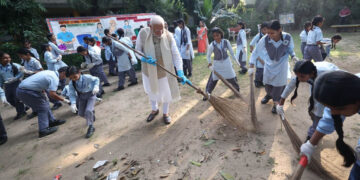 ସ୍ୱଚ୍ଛତା ଅଭିଯାନରେ ସାମିଲ ହେଲେ ପ୍ରଧାନମନ୍ତ୍ରୀ ମୋଦୀ 