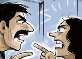 କୋର୍ଟ ସାମ୍ନାରେ ସ୍ବାମୀ-ସ୍ତ୍ରୀ ହାତାହାତି