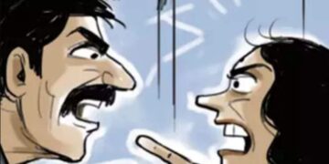 କୋର୍ଟ ସାମ୍ନାରେ ସ୍ବାମୀ-ସ୍ତ୍ରୀ ହାତାହାତି