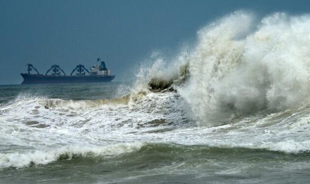 ବାତ୍ୟା : ପାରାଦୀପରୁ ୨୧୦ କିମି ଦୂରରେ ରହିଛି