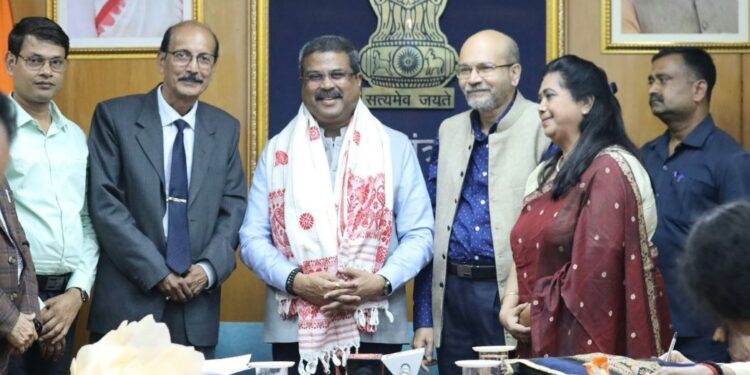 ନୂତନ ଶ୍ରେଣୀଭୁକ୍ତ ଶାସ୍ତ୍ରୀୟ ଭାଷାର ଭାଷାବିତମାନଙ୍କୁ ଭେଟିଲେ କେନ୍ଦ୍ରମନ୍ତ୍ରୀ ଧର୍ମେନ୍ଦ୍ର ପ୍ରଧାନ