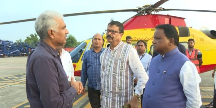 ଆକାଶ ମାର୍ଗରୁ ବାତ୍ୟାଞ୍ଚଳ ପରିଦର୍ଶନ କଲେ ମୁଖ୍ୟମନ୍ତ୍ରୀ