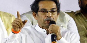 ଉଦ୍ଧବ ଠାକରେଙ୍କୁ ଝଟକା: ନାମାଙ୍କନ ପ୍ରତ୍ୟାହାର କରି ଏକନାଥ ସିନ୍ଦେଙ୍କୁ ସମର୍ଥନ କଲେ ଦଳୀୟ ପ୍ରାର୍ଥୀ