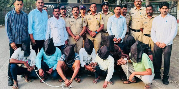 ୨୧ ବାଂଲାଦେଶୀ ନାଗରିକ ଗିରଫ: ନକଲି ଆଧାର, ଭୋଟର ଏବଂ ପାନ୍ କାର୍ଡ ଜବତ