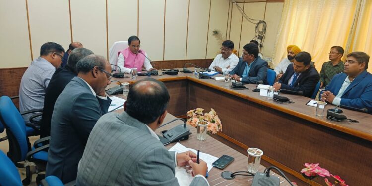 ଖାଦ୍ୟଯୋଗାଣ ଓ ଖାଉଟି କଲ୍ୟାଣ ମନ୍ତ୍ରୀଙ୍କ ବିଭିନ୍ନ ତୈଳ ଓ ଗ୍ୟାସ ବିତରକଙ୍କ ସହ ଆଲୋଚନା: ଖାଉଟିମାନଙ୍କୁ ସଠିକ୍ ପରିମାଣ ଓ ଗୁଣାତ୍ମକ ସାମଗ୍ରୀ ଯୋଗାଣ ଉପରେ ଗୁରୁତ୍ୱାରୋପ