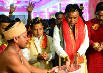 କେନ୍ଦୁଝରର ବିଭିନ୍ନ ପୂଜା ମଣ୍ଡପ ବୁଲିଲେ ମୁଖ୍ୟମନ୍ତ୍ରୀ ମୋହନ ମାଝୀ