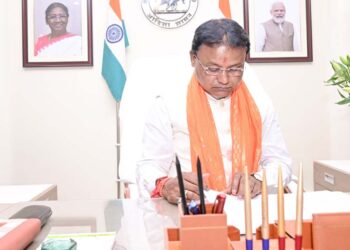 ରାଜ୍ୟର ସରକାରୀ କର୍ମଚାରୀମାନଙ୍କୁ ପୂଜା ଉପହାର: ୧୫ ଲକ୍ଷରୁ ୨୦ ଲକ୍ଷ ଟଙ୍କାକୁ ବୃଦ୍ଧି ହେଲା ଗ୍ରାଚ୍ୟୁଇଟି ସୀମା