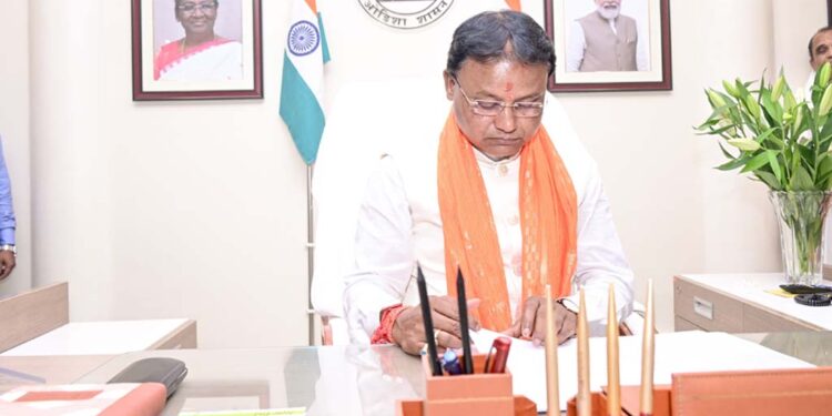 ରାଜ୍ୟର ସରକାରୀ କର୍ମଚାରୀମାନଙ୍କୁ ପୂଜା ଉପହାର: ୧୫ ଲକ୍ଷରୁ ୨୦ ଲକ୍ଷ ଟଙ୍କାକୁ ବୃଦ୍ଧି ହେଲା ଗ୍ରାଚ୍ୟୁଇଟି ସୀମା