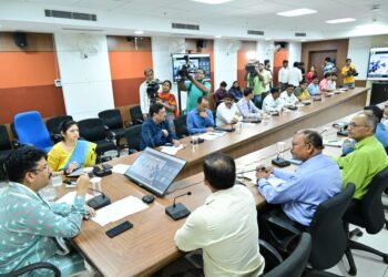 ସମ୍ଭାବ୍ୟ ବାତ୍ୟାକୁ ନେଇ ଗୃହ ନିର୍ମାଣ ଓ ନଗର ଉନ୍ନୟନ ମନ୍ତ୍ରୀଙ୍କ ସମୀକ୍ଷା: ଆସନ୍ନ ପ୍ରସବା, ଶିଶୁ, ବୃଦ୍ଧବୃଦ୍ଧା, ଓ ନିରାଶ୍ରୟ ବ୍ୟକ୍ତିଙ୍କ ସୁରକ୍ଷିତ ସ୍ଥାନାନ୍ତରଣ ଉପରେ ଗୁରୁତ୍ୱାରୋପ