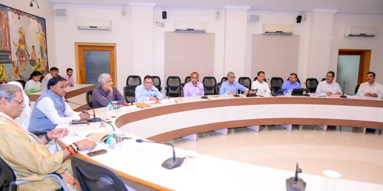 ରାଜ୍ୟର ବିଦ୍ୟୁତ ବ୍ୟବସ୍ଥା ସମ୍ପର୍କରେ ମୁଖ୍ୟମନ୍ତ୍ରୀଙ୍କ ସମୀକ୍ଷା: ୧୦ ହଜାର ମେଗାୱାଟ୍ ଉତ୍ପାଦନ ପାଇଁ ରୋଡମ୍ୟାପ ପ୍ରସ୍ତୁତ ନିର୍ଦ୍ଦେଶ