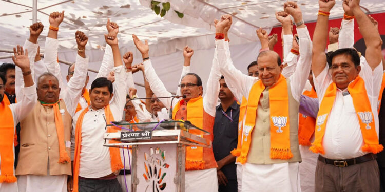 କଂଗ୍ରେସକୁ ଝଟକା: ଶିବରାଜ ସିଂଙ୍କ ଉପସ୍ଥିତିରେ ବିଜେପିରେ ଯୋଗ ଦେଲେ ଦୀପକ ଯୋଶୀ