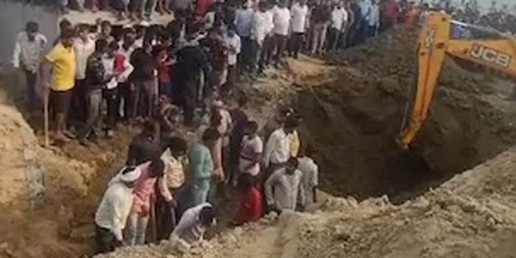 ମର୍ମନ୍ତୁଦ ଦୁର୍ଘଟଣା: ମାଟି ତଳେ ପୋତି ହୋଇ ୪ ମହିଳା ମୃତ