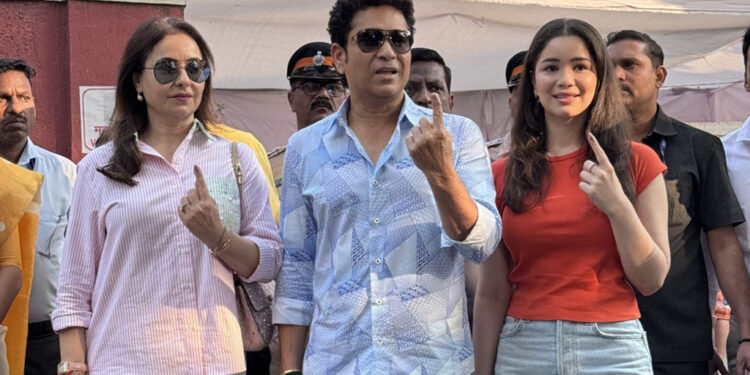 ପରିବାର ସହିତ ଭୋଟ୍ ଦେଲେ ସଚିନ ତେନ୍ଦୁଲକର