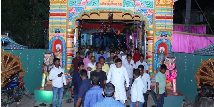 ଗିରିଗୋବର୍ଦ୍ଧନ ପୂଜାରେ ଯୋଗଦେଲେ ଆଇନ ମନ୍ତ୍ରୀ ପୃଥ୍ୱୀରାଜ ହରିଚନ୍ଦନ