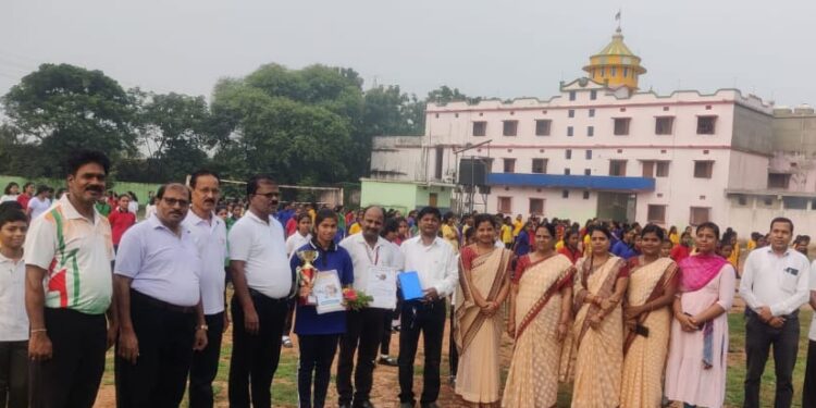 ନ୍ୟାସନାଲ ସାଇନ୍ସ ସେମିନାର ପାଇଁ ମୁମ୍ବାଇ ଯିବେ ଢେଙ୍କାନାଳ ଝିଅ ସ୍ୱାତୀ ସ୍ୱାଗତିକା