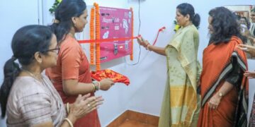 ମହିଳା କର୍ମଚାରୀଙ୍କ ପାଇଁ ଲୋକସେବା ଭବନରେ ଲାଗିଲା ସାନିଟାରୀ ନାପକିନ୍ ଭେଣ୍ଡିଂ ମେସିନ୍