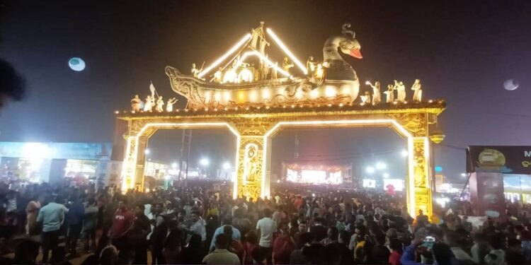 ଐତିହାସିକ କଟକ ବାଲିଯାତ୍ରା ଉଦ୍ଯାପିତ: ଓଡ଼ିଶା ପ୍ରଦେଶ ଅନନ୍ୟ ସଂସ୍କୃତିର ପରିଚୟ ନେଇ ବଞ୍ଚିଛି: ଆଇନ ମନ୍ତ୍ରୀ