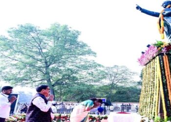 ଆମ୍ବେଦକରଙ୍କ ପ୍ରତିମୂର୍ତ୍ତିରେ ପୁଷ୍ପାର୍ଘ୍ୟ ଦେଲେ ରାଷ୍ଟ୍ରପତି