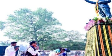 ଆମ୍ବେଦକରଙ୍କ ପ୍ରତିମୂର୍ତ୍ତିରେ ପୁଷ୍ପାର୍ଘ୍ୟ ଦେଲେ ରାଷ୍ଟ୍ରପତି