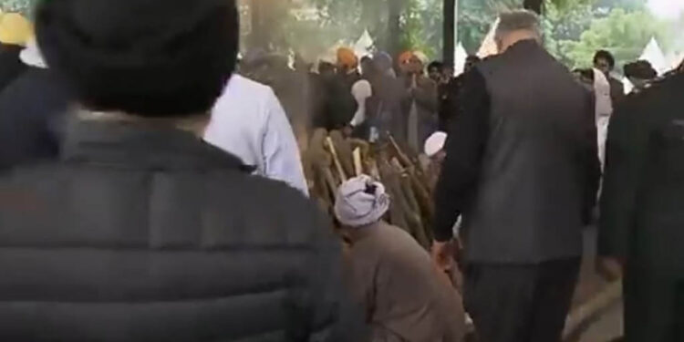 ପଞ୍ଚଭୁତରେ ବିଲୀନ ହେଲେ ପୂର୍ବତନ ପ୍ରଧାନମନ୍ତ୍ରୀ, ମୁଖାଗ୍ନି ଦେଲେ ଝିଅ