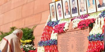 ୨୦୦୧ ସଂସଦ ଆକ୍ରମଣର ସହିଦମାନଙ୍କୁ ପ୍ରଧାନମନ୍ତ୍ରୀଙ୍କ ଶ୍ରଦ୍ଧାଞ୍ଜଳି