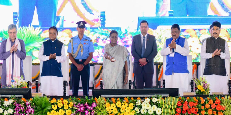 ବାଙ୍ଗିରିପୋଷିରେ ୩ ରେଳ ପ୍ରକଳ୍ପର ଭିତ୍ତିପ୍ରସ୍ତର ସ୍ଥାପନ କଲେ ରାଷ୍ଟ୍ରପତି