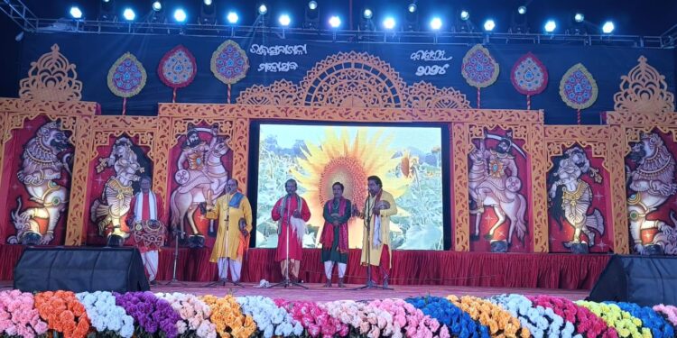 ରାଜସୁନାଖଳା ମହୋତ୍ସବ କାଉଁରୀର ଦ୍ଵିତୀୟ ସନ୍ଧ୍ୟାରେ ମନମୋହିଲା ଢୋଲ ମହୁରୀ