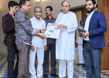 ଡମ୍ପିଂୟାର୍ଡ ସମସ୍ୟାର ସମାଧାନ ପାଇଁ ବିରୋଧୀ ଦଳ ନେତା ନବୀନ ପଟ୍ଟନାୟକଙ୍କୁ ଭେଟିଲେ ଭଏସ୍ ଅଫ୍ ଭିଜ୍ଟିମ୍ସର ଟିମ୍‌