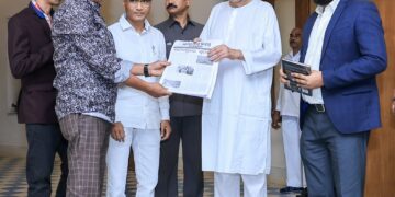 ଡମ୍ପିଂୟାର୍ଡ ସମସ୍ୟାର ସମାଧାନ ପାଇଁ ବିରୋଧୀ ଦଳ ନେତା ନବୀନ ପଟ୍ଟନାୟକଙ୍କୁ ଭେଟିଲେ ଭଏସ୍ ଅଫ୍ ଭିଜ୍ଟିମ୍ସର ଟିମ୍‌