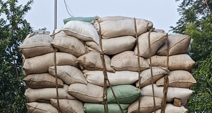 ମଣ୍ଡି ଖୋଲିବା ଆଗରୁ ଧାନ ବୋହିନେଲେ: ଦଲାଲ ମାଲେମାଲ, ଚାଷୀ ହତାଶ