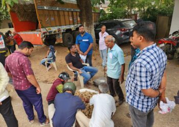 ଉତ୍ତରପ୍ରଦେଶରୁ ଆସିଲା ଆଳୁ, ଖାଉଟି କିଣିଲେ କିଲୋଗ୍ରାମ ପ୍ରତି ୩୦ ଟଙ୍କାରେ