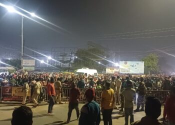 ପୁରୀରେ ବିପର୍ଯ୍ଯସ୍ତ ଟ୍ରାଫିକ ପରିଚାଳନା, ଭିଆଇପିଙ୍କ ପାଇଁ ଦେଢ ଘଣ୍ଟା ରାସ୍ତା ବନ୍ଦ – ରାସ୍ତା ଉପରେ ଅଟକି ରହିଲେ ହଜାର ହଜାର ଗାଡି