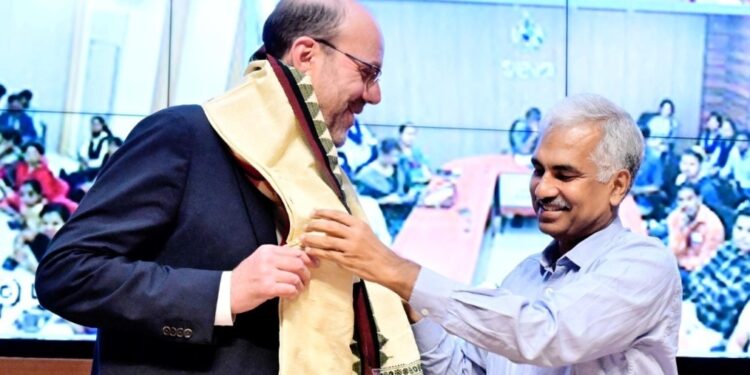 ନୋବେଲ ପୁରସ୍କାର ବିଜେତା ମାଇକେଲ କ୍ରେମରଙ୍କ ଓଡ଼ିଶା ଗସ୍ତ