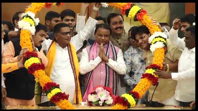 ମୁଖ୍ୟମନ୍ତ୍ରୀଙ୍କୁ ବିଜେପି ବିଧାୟକଙ୍କ ସମ୍ବର୍ଦ୍ଧନା, ପ୍ରଥମ ଥର ସର୍ବଭାରତୀୟ ଡିଜି-ଆଇଜି ସମ୍ମିଳନୀ ପାଇଁ କଲେ ସମ୍ଵର୍ଦ୍ଧିତ