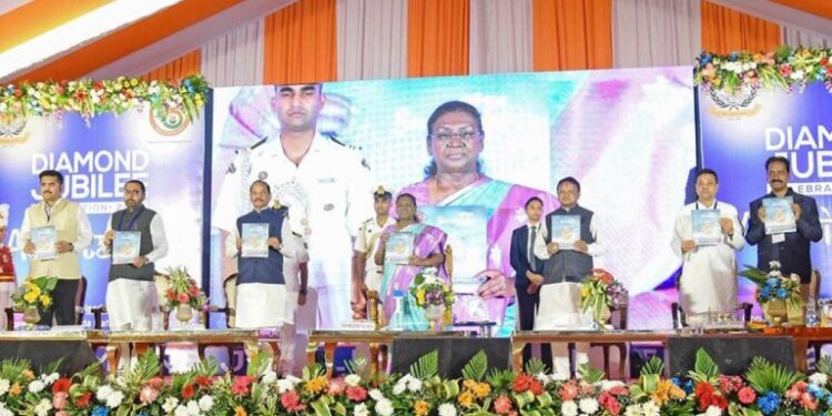 ଆୟୁର୍ବେଦ ଉପଚାର ପଦ୍ଧତି ସମ୍ପର୍କରେ ଅଧିକ ଗବେଷଣା ପାଇଁ ଛାତ୍ରଛାତ୍ରୀମାନଙ୍କୁ ଆହ୍ବାନ ଦେଲେ ରାଷ୍ଟ୍ରପତି