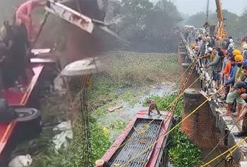 କେନାଲକୁ ବସ୍ ଖସି ୮ ମୃତ