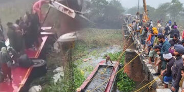 କେନାଲକୁ ବସ୍ ଖସି ୮ ମୃତ