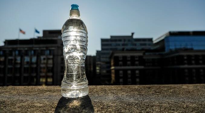 ଉଚ୍ଚ ବିପଦପୂର୍ଣ୍ଣ ପ୍ୟାକେଜ୍ ବୋତଲ ପାଣି