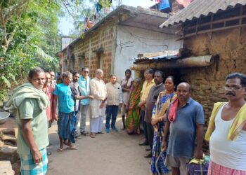 ଉଜୁଡା ଫସଲ ଯୋଗୁଁ ମୃତ ଦୁଇ ଚାଷୀ ପରିବାରଙ୍କୁ ଭେଟିଲେ ସିପିଆଇ (ଏମ) ପ୍ରତିନିଧି ଦଳ