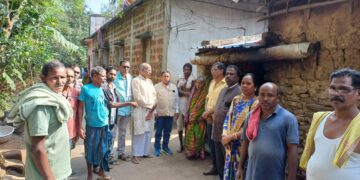 ଉଜୁଡା ଫସଲ ଯୋଗୁଁ ମୃତ ଦୁଇ ଚାଷୀ ପରିବାରଙ୍କୁ ଭେଟିଲେ ସିପିଆଇ (ଏମ) ପ୍ରତିନିଧି ଦଳ