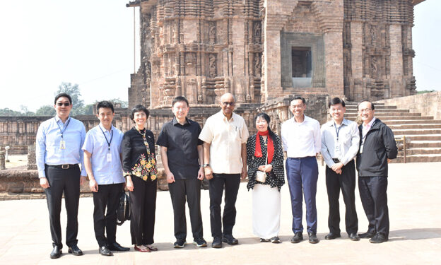 ସୂର୍ଯ୍ୟମନ୍ଦିର କାରୁକାର୍ଯ୍ୟରେ ବିମୋହିତ ସିଙ୍ଗାପୁର ରାଷ୍ଟ୍ରପତି