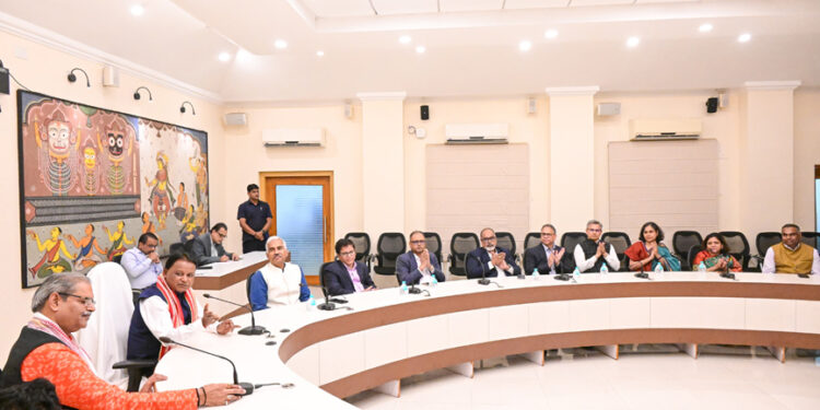 ନିଯୁକ୍ତି ଆୟୋଗ ଅଧ୍ୟକ୍ଷଙ୍କ ସହିତ ମୁଖ୍ୟମନ୍ତ୍ରୀଙ୍କ ଆଲୋଚନା: ଦୁଇ ବର୍ଷରେ ନିଯୁକ୍ତି ପାଇବେ ୬୫ ହଜାର