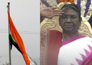 ରାଜଧାନୀ ନୂଆଦିଲ୍ଲୀରେ ପତାକା ଉତ୍ତୋଳନକଲେ ରାଷ୍ଟ୍ରପତି ଦ୍ରୌପଦୀ ମୁର୍ମୁ