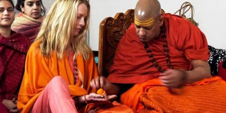 ମହାକୁମ୍ଭରେ ଆପଲର ସହ-ପ୍ରତିଷ୍ଠାତାଙ୍କ ସ୍ତ୍ରୀ ଭାଙ୍ଗିଲେ ୯୩ ବର୍ଷ ପୁରୁଣା ରେକର୍ଡ