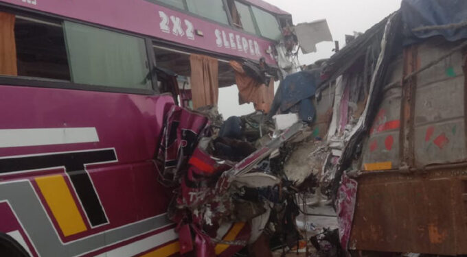 ତେଲେଙ୍ଗାନାରେ ଟ୍ରକ୍‌କୁ ପିଟିଲା ବସ୍‌, ୪ ଓଡ଼ିଆ ମୃତ