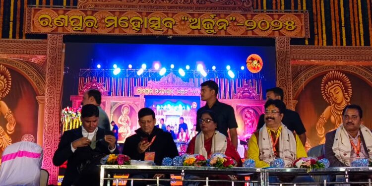 ଦ୍ଵିତୀୟ ସନ୍ଧ୍ୟାରେ ରଣପୁର ମହୋତ୍ସବ “ଅର୍ଜୁନ-୨୦୨୫”, ଦର୍ଶକଙ୍କ ମନ ମୋହିଲା ପୁରୁଲିଆ ପାଇକ ଆଖଡ଼ା ଓ ନାଗା ମେଢ଼