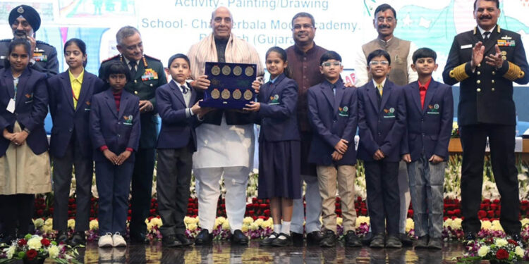 ପ୍ରତିରକ୍ଷା ମନ୍ତ୍ରୀଙ୍କ ସହ ବୀର ଗାଥା ୪.୦ର ସୁପର-୧୦୦ ବିଜେତାଙ୍କୁ ସମ୍ବର୍ଦ୍ଧିତ କଲେ କେନ୍ଦ୍ରମନ୍ତ୍ରୀ